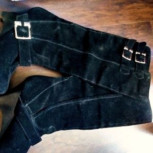 Black classy clasp boots with wedge